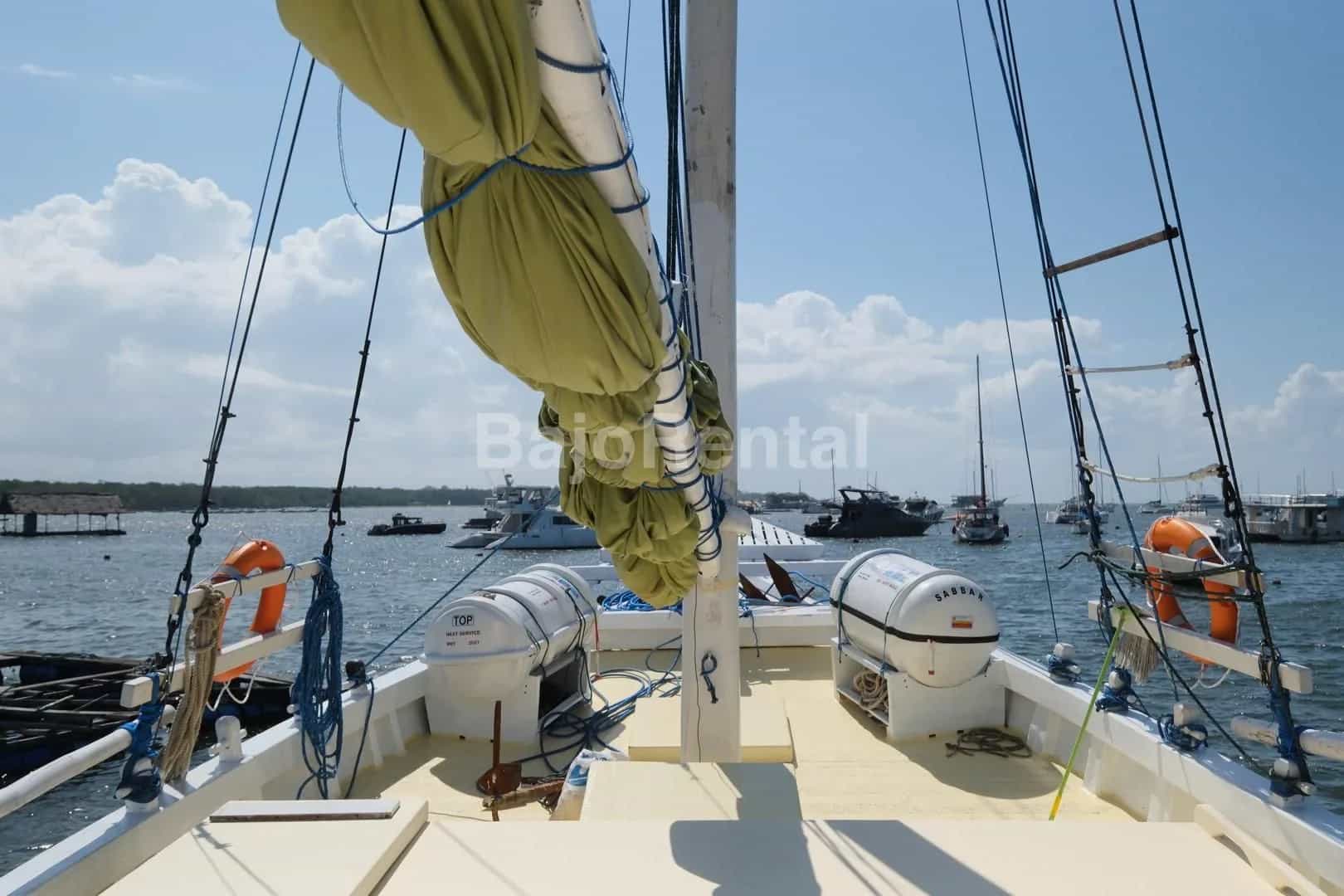 Sail and foredeck of Sabbar