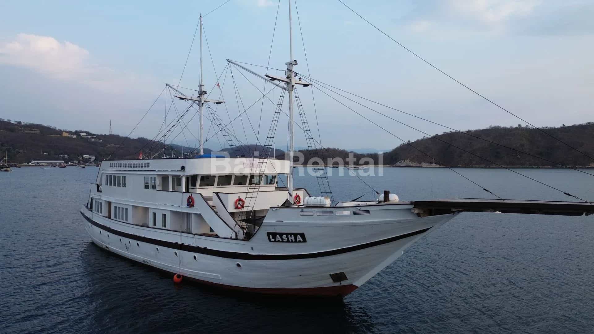 Lasha phinisi at anchor near Labuan Bajo