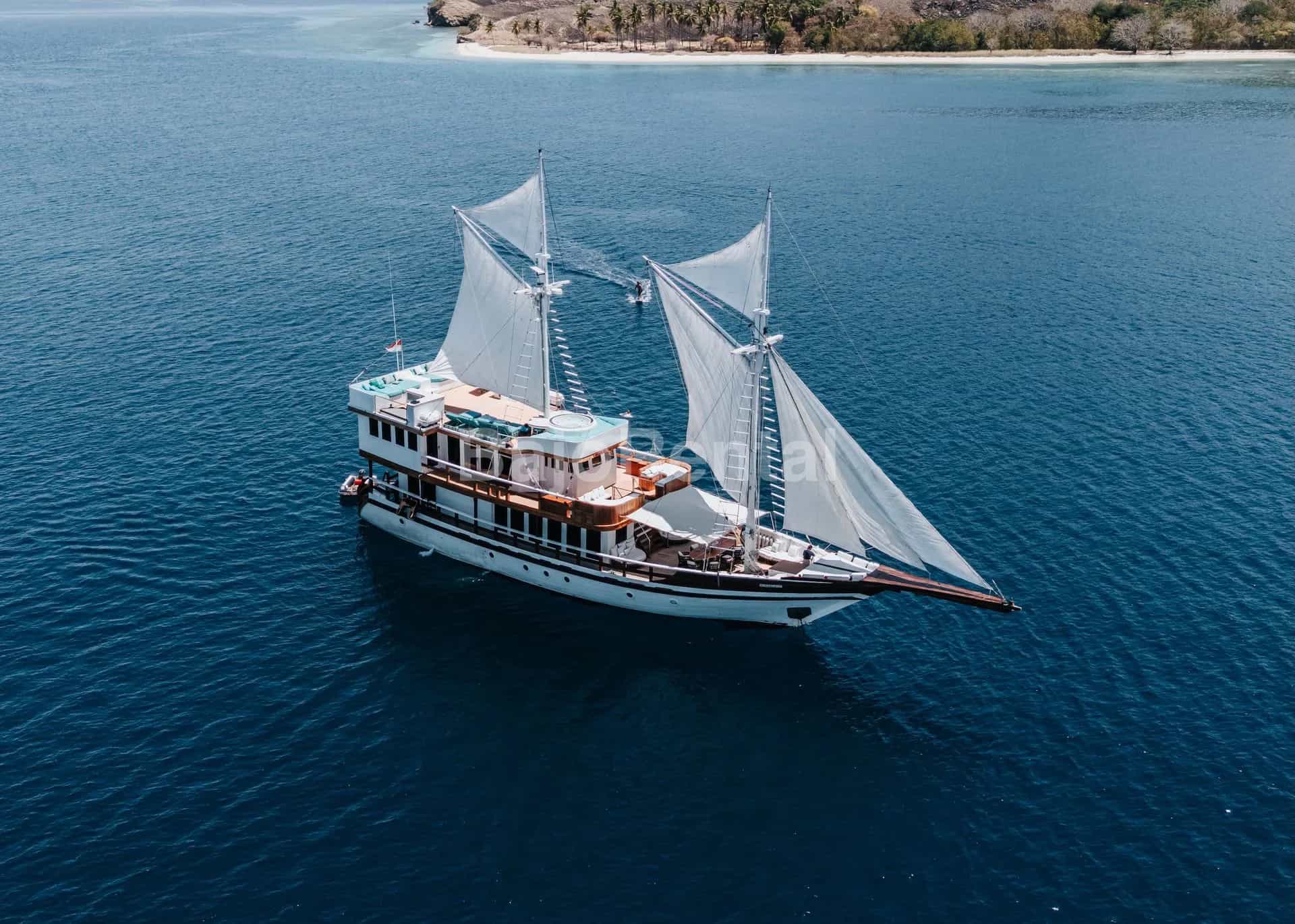 Kayra yacht at sea