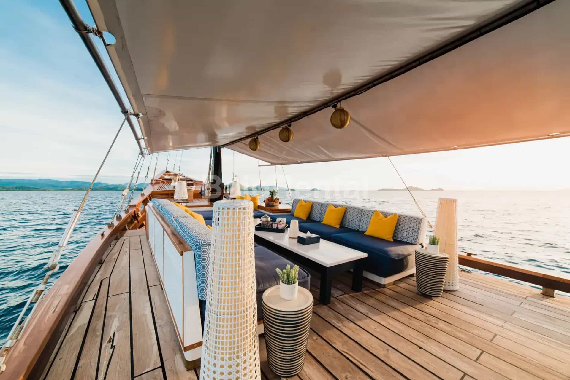 Samara II outdoor seating