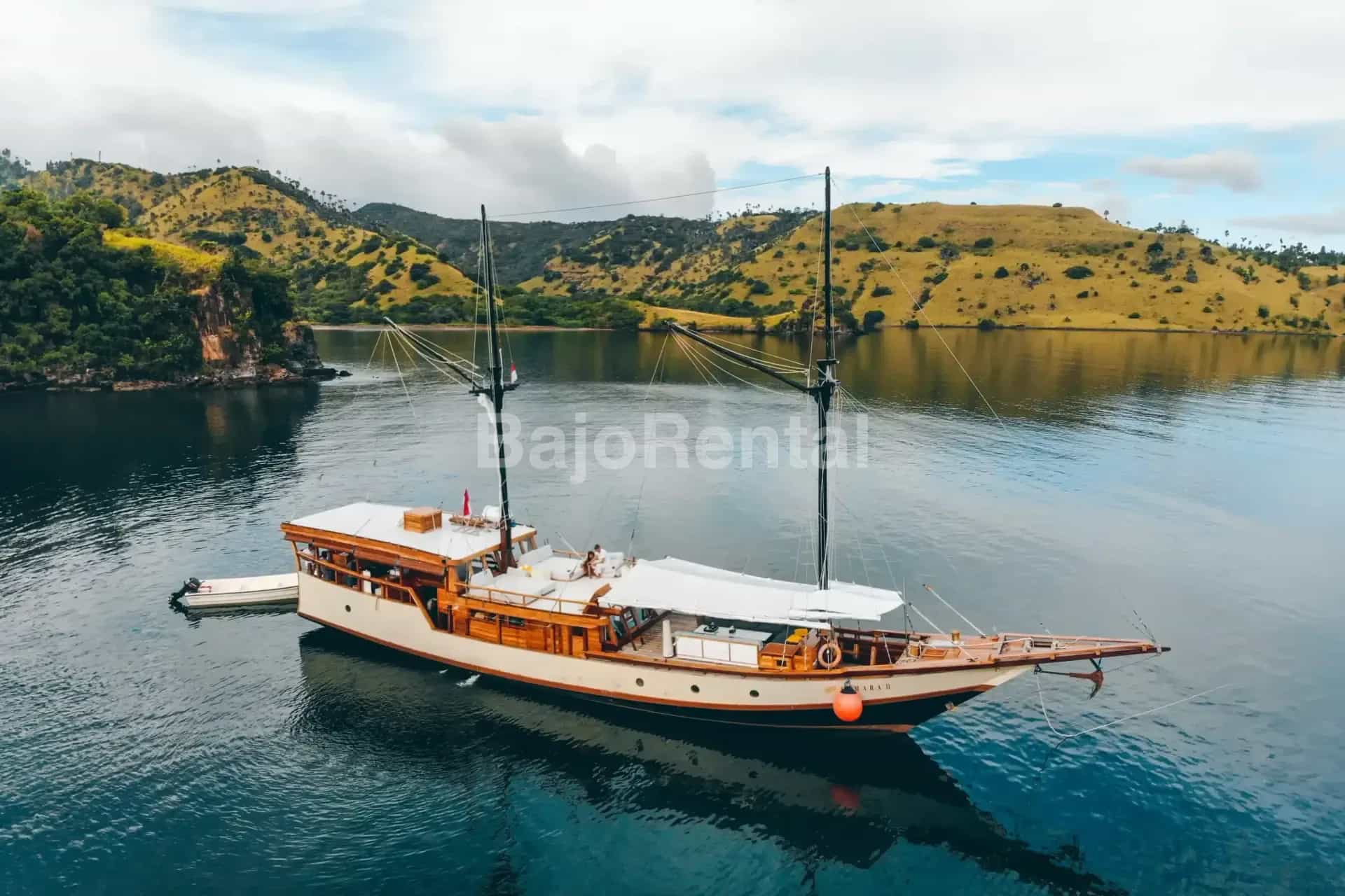 Samara II at anchor