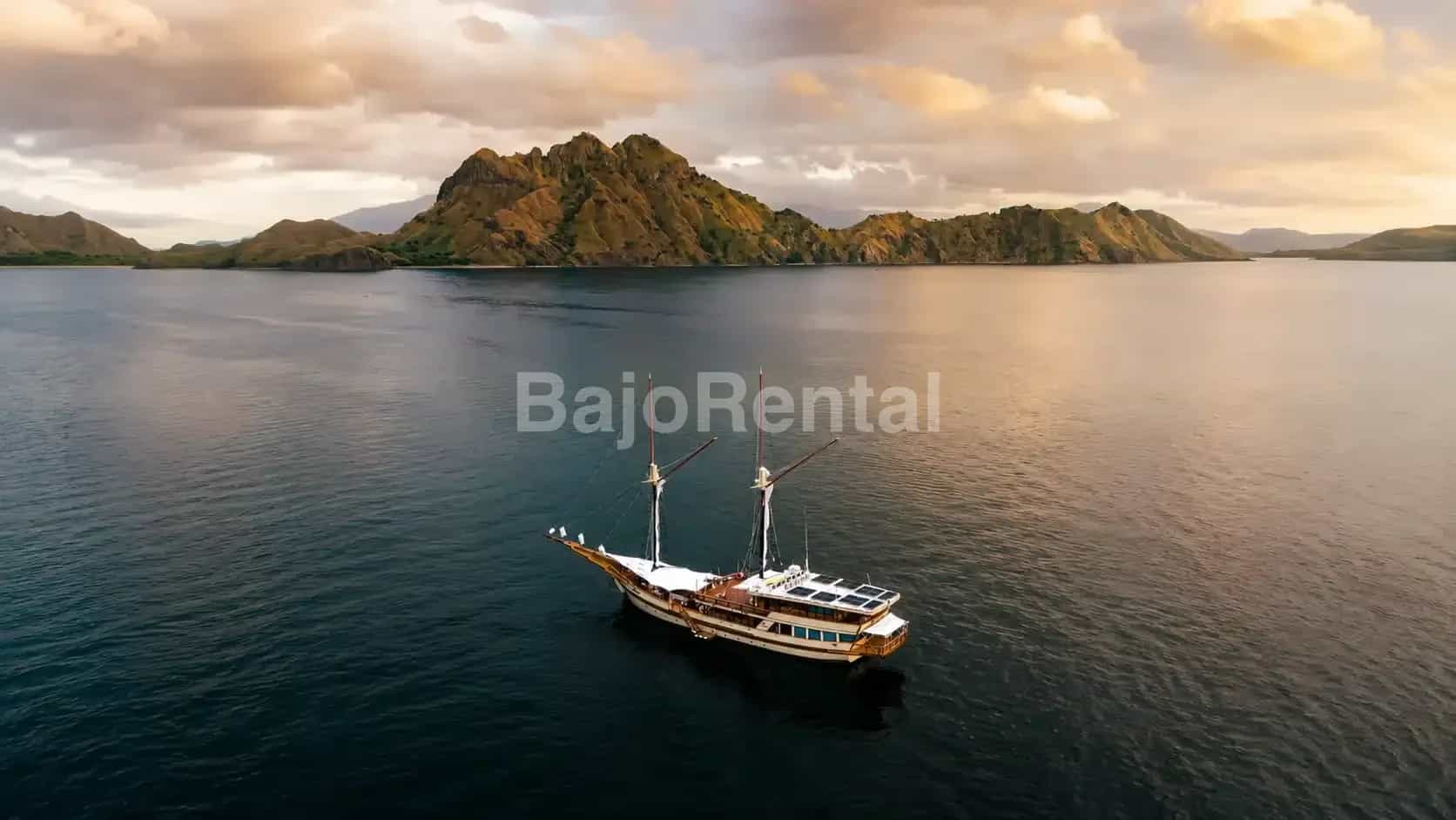 Samara Otium phinisi yacht at anchor in Komodo