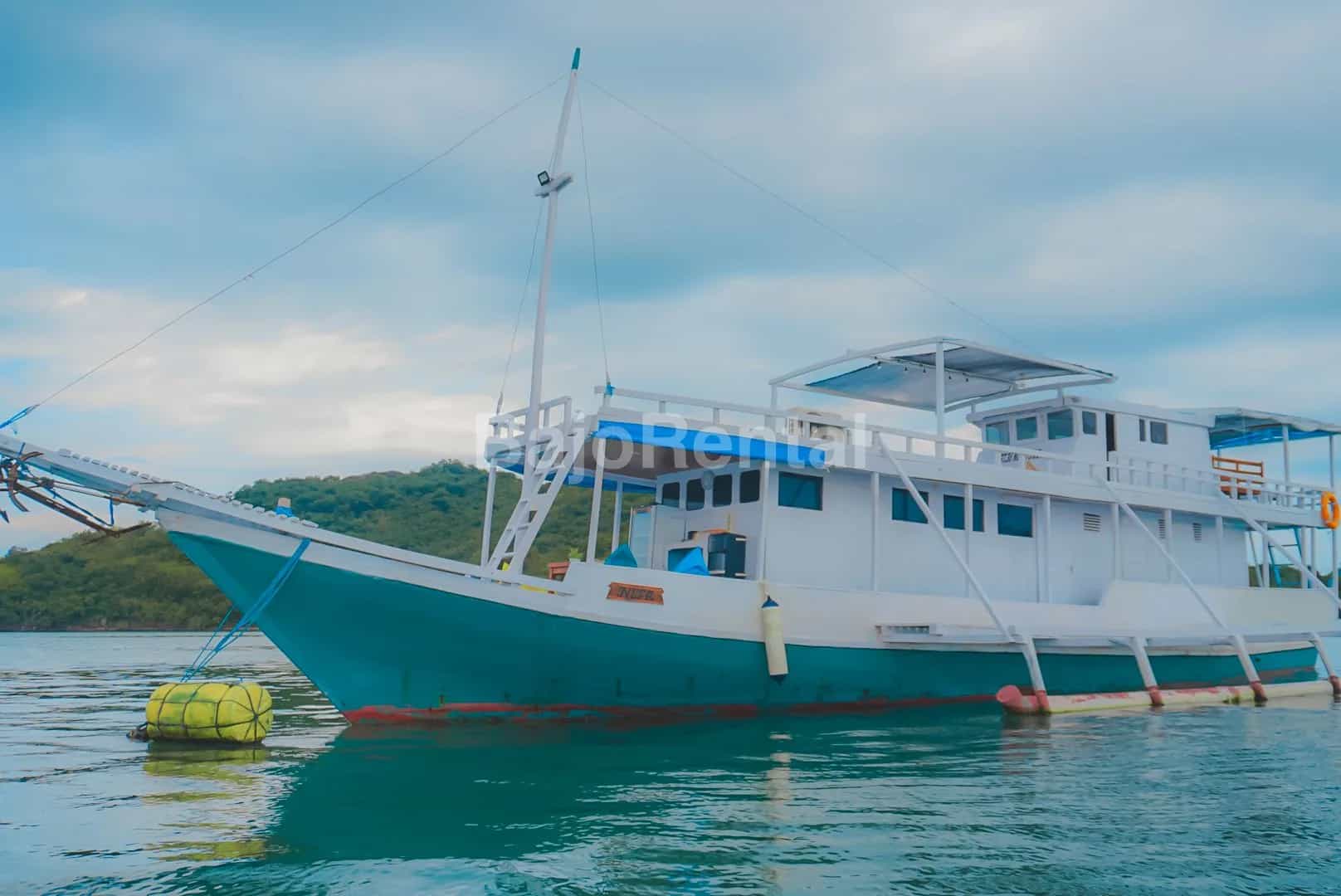 Nufa Liveaboard hull and upper deck